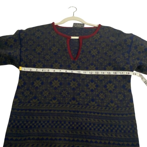 Oleana Norwegian Wool Sweater Size S V Neck snowflake design - Picture 7 of 9